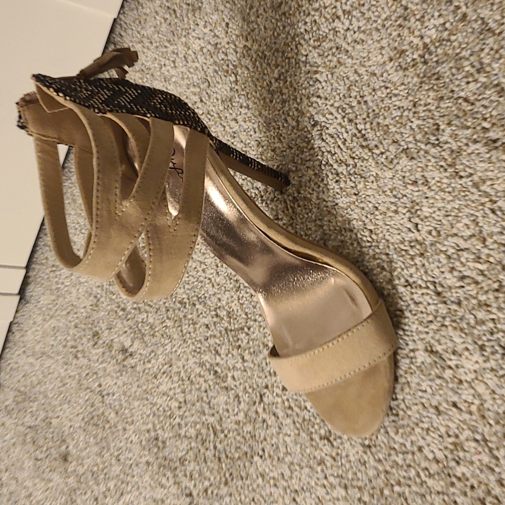 Women's shoes